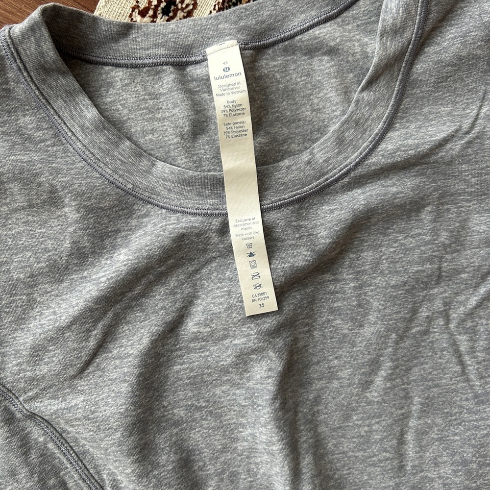 Lululemon exercise tee